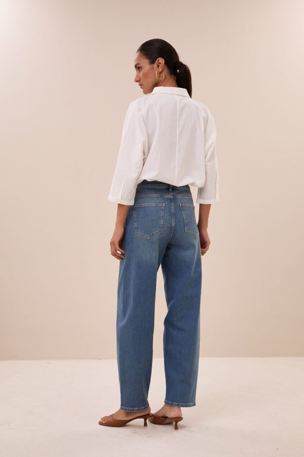 BY-BAR-Begum-Mid-Jeans-Denim-jeans-26218046 Y-BAR Begum Mid Jeans in denim met mid-rise taille, relaxte pasvorm en enkellengte, stijlvolle dames jeans voor iedere dag.