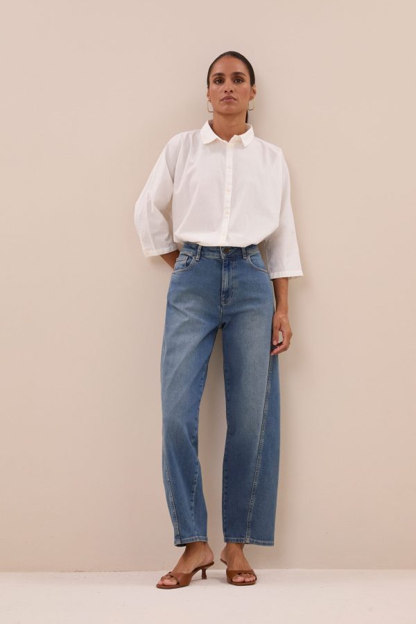 BY-BAR-Begum-Mid-Jeans-Denim-jeans-26218046 Y-BAR Begum Mid Jeans in denim met mid-rise taille, relaxte pasvorm en enkellengte, stijlvolle dames jeans voor iedere dag.
