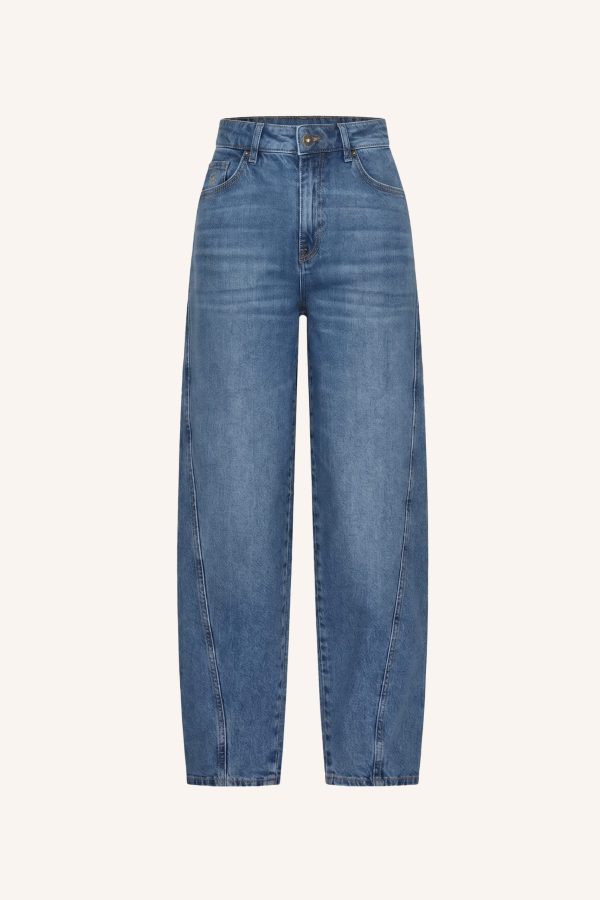 BY-BAR-Begum-Mid-Jeans-Denim-jeans-26218046 Y-BAR Begum Mid Jeans in denim met mid-rise taille, relaxte pasvorm en enkellengte, stijlvolle dames jeans voor iedere dag.