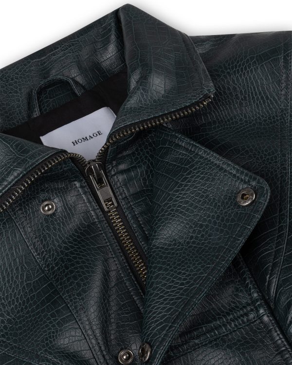 Homage Crocodile Bomber Jacket in Dark Forest Green, oversized donkergroene dames bomber van imitatieleer met croco reliëf en hoge kraag.