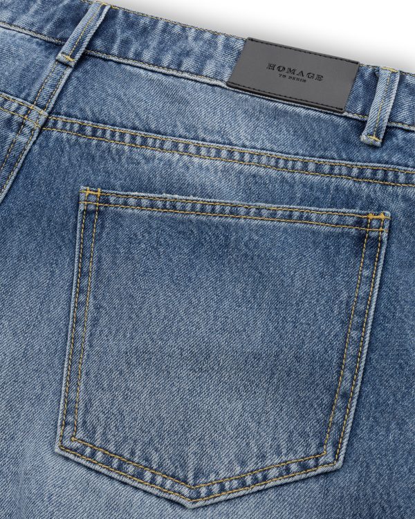 Homage Bowie Extra Wide Barrel Jeans Destroys, damesjeans met extra wijde barrel fit en stoere destroyed details.