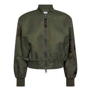 Haute L'Amitié Sally Crop Bomber in Army green, cropped dames bomber van nylon met ritssluiting en ribdetails.