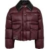 Haute L'Amitié Climb Crop Pocket Jacket HL10702 in Wine, cropped bordeaux damesjas met statement zakken en moderne pasvorm.