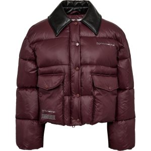 Haute L'Amitié Climb Crop Pocket Jacket HL10702 in Wine, cropped bordeaux damesjas met statement zakken en moderne pasvorm.