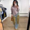 Haute L'Amitié Emilie Check Shirt in Iced Rose met rood en bordeaux ruitpatroon, stijlvolle dames blouse met lange mouwen.