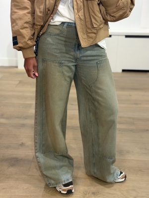 Haute L'Amitié Celeste Patch Vintage Tall Jeans in Vintage Wash met lange Tall fit en stoere patchdetails.