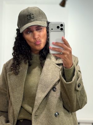 Co’Couture SachiCC Cord Cap 500243, corduroy dames cap met ribstructuur en subtiel geborduurd logo.