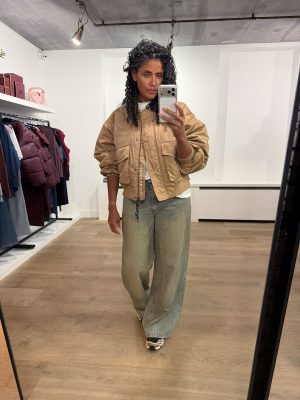 Haute L'Amitié Celeste Patch Vintage Tall Jeans in Vintage Wash met lange Tall fit en stoere patchdetails.