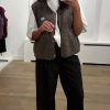 American Vintage Hoktown Teddy Vest in Marronnier Chiné, donkerbruin mouwloos dames gilet met zachte teddystructuur en relaxte pasvorm.