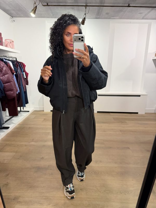 Co’Couture RilloCC Puffer Jacket 500154 in Black, zwarte gewatteerde dames puffer met hoge kraag, capuchon en ritssluiting.