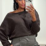 American Vintage Damsville DAM225H26 in donkerbruin gemêleerd, zachte oversized damestrui met boothals en fluffy knit.