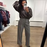Aímée The Label VeniceW6 Trousers in Grey, grijze dames pantalon met straight-leg pasvorm en plooien aan de voorzijde.