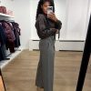 Aímée The Label VeniceW6 Trousers in Grey, grijze dames pantalon met straight-leg pasvorm en plooien aan de voorzijde.