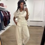 Co’Couture CalinCC Pant 500117 in Creme, high-waist dames pantalon met wijde pijpen, gebogen naaddetail en subtiele visgraatstructuur.