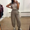 Co’Couture OpheliaCC Balloon Pant 500076 in Mink, katoenen damesbroek met volumineuze balloon fit en taps toelopende pijpen.