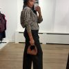 Haute L'Amitié Dessert Check Smock Shirt, geruite damesblouse met vrouwelijke smockdetails en moderne pasvorm.