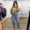 Haute L'Amitié Bailey Zipper Bomber HL10679, oversized dames bomber met decoratieve stiksels en geribde details.
