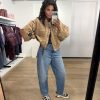 Haute L'Amitié Bailey Zipper Bomber HL10679, oversized dames bomber met decoratieve stiksels en geribde details.