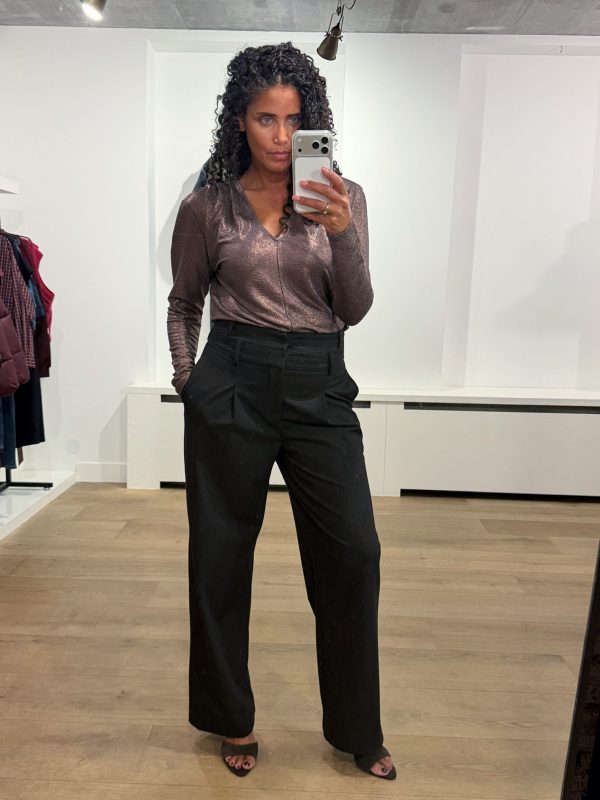 Dante6 Griffin Metallic Jersey Body met aansluitende pasvorm en metallic glans, stijlvolle dames body voor een elegante statement look.