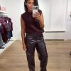 by-bar Noby Spencer 26415103 in Wine, bordeaux dames spencer met zachte fluffy knit, ronde hals en relaxte pasvorm.