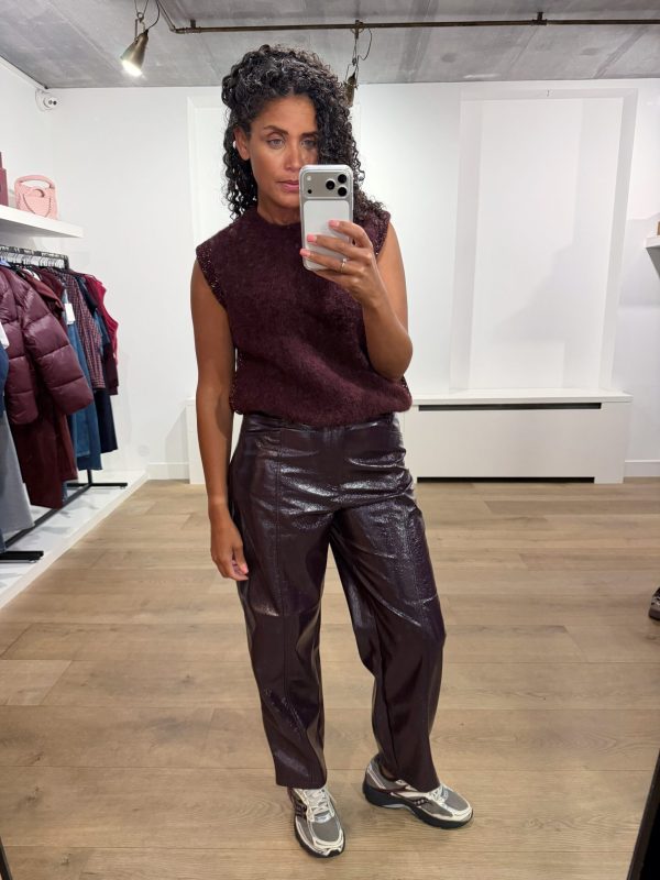 by-bar Noby Spencer 26415103 in Wine, bordeaux dames spencer met zachte fluffy knit, ronde hals en relaxte pasvorm.