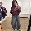 Haute L'Amitié Climb Crop Pocket Jacket HL10702 in Wine, cropped bordeaux damesjas met statement zakken en moderne pasvorm.