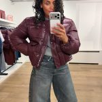 Haute L'Amitié Climb Crop Pocket Jacket HL10702 in Wine, cropped bordeaux damesjas met statement zakken en moderne pasvorm.