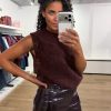 by-bar Noby Spencer 26415103 in Wine, bordeaux dames spencer met zachte fluffy knit, ronde hals en relaxte pasvorm.