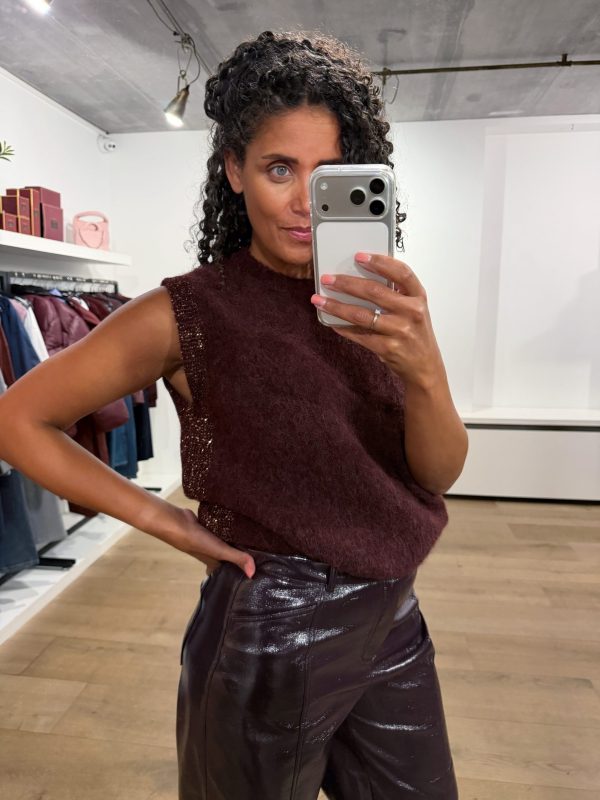 by-bar Noby Spencer 26415103 in Wine, bordeaux dames spencer met zachte fluffy knit, ronde hals en relaxte pasvorm.