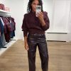 Dante6 Scene Patent Faux Leather Pants 263130-7476 in Dark Plum, high-waist damesbroek van glanzend faux leather met crackled finish.