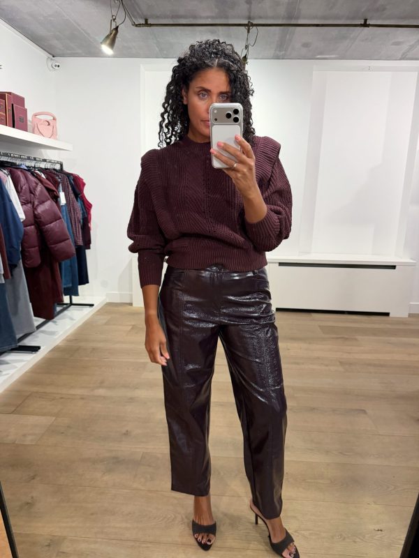 Dante6 Scene Patent Faux Leather Pants 263130-7476 in Dark Plum, high-waist damesbroek van glanzend faux leather met crackled finish.