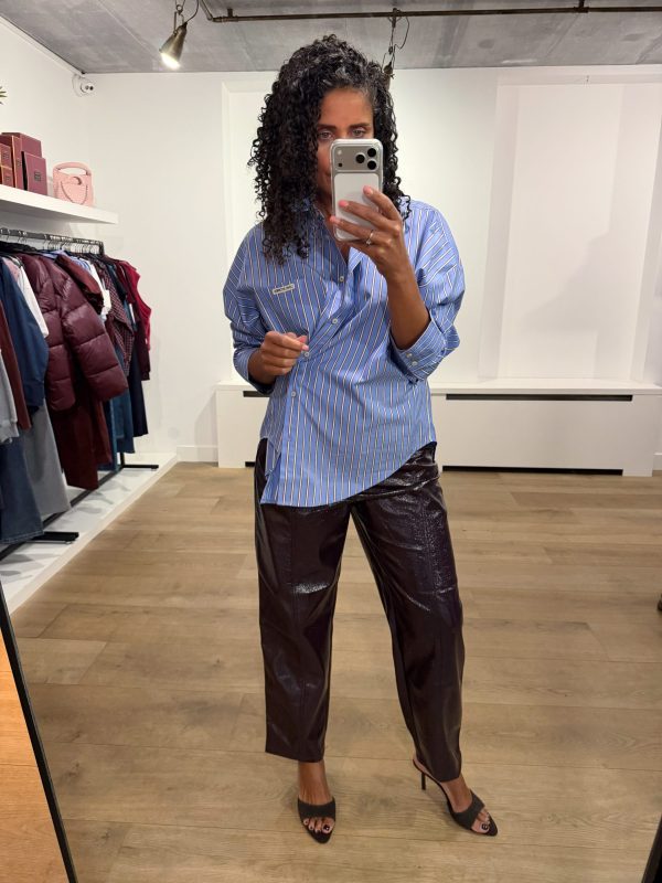 Dante6 Scene Patent Faux Leather Pants 263130-7476 in Dark Plum, high-waist damesbroek van glanzend faux leather met crackled finish.