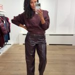 Dante6 Scene Patent Faux Leather Pants 263130-7476 in Dark Plum, high-waist damesbroek van glanzend faux leather met crackled finish.
