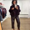 Dante6 Haven Fringe Coat 263100-7476 in Dark Plum, losvallende damesjas van wolmix met dubbele knoopsluiting en franjes langs mouwen en achterzijde.