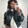 Homage Crocodile Bomber Jacket in Dark Forest Green, oversized donkergroene dames bomber van imitatieleer met croco reliëf en hoge kraag.
