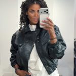 Homage Crocodile Bomber Jacket in Dark Forest Green, oversized donkergroene dames bomber van imitatieleer met croco reliëf en hoge kraag.