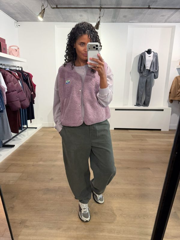 by-bar Davi Pants 26418025 in Olive, groen-grijze katoenen damesbroek met hoge taille en relaxed fit.