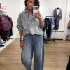 Homage-Bowie-Extra-Wide-Barrel-Jeans-Greyish-Blue-H-CW26M53 Homage Bowie Extra Wide Barrel Jeans H-CW26M53 in Greyish Blue, grijsblauwe damesjeans met extra wijde barrel fit en opvallende cutseams.