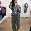 by-bar Davi Pants 26418025 in Olive, groen-grijze katoenen damesbroek met hoge taille en relaxed fit.