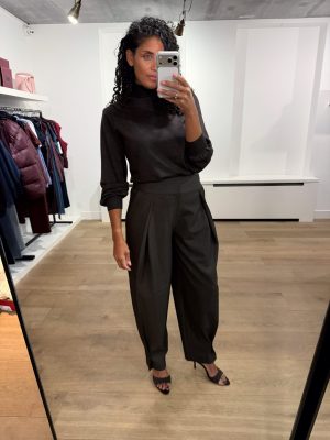 Co’Couture CoryCC Padded Roll-Neck Knit 500213 in Dark Brown, donkerbruine dames coltrui met lange mouwen en padded shoulders.