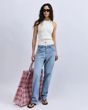 Love Stories Bella Classic Tank Top in White, witte dames tanktop van katoenmix met mouwloos design en comfortabele pasvorm.