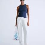 Love Stories Bella Classic Tank Top in Dark Blue, mouwloze katoenen dames top met stretch en relaxte pasvorm.