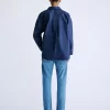 Love Stories Hailey Blouse in Dark Blue, effen donkerblauwe dames blouse met een relaxte en stijlvolle uitstraling.