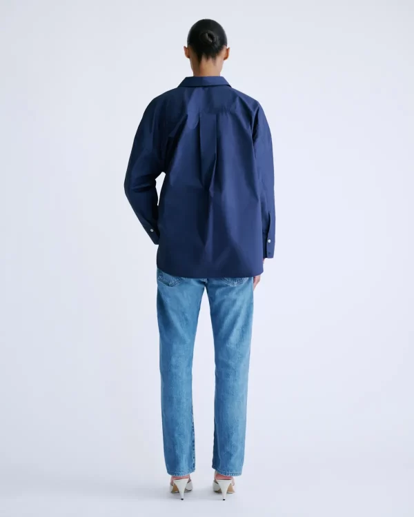 Love Stories Hailey Blouse in Dark Blue, effen donkerblauwe dames blouse met een relaxte en stijlvolle uitstraling.