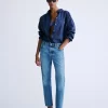 Love Stories Hailey Blouse in Dark Blue, effen donkerblauwe dames blouse met een relaxte en stijlvolle uitstraling.