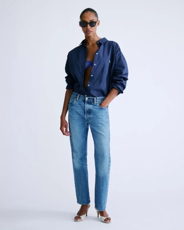 Love Stories Hailey Blouse in Dark Blue, effen donkerblauwe dames blouse met een relaxte en stijlvolle uitstraling.