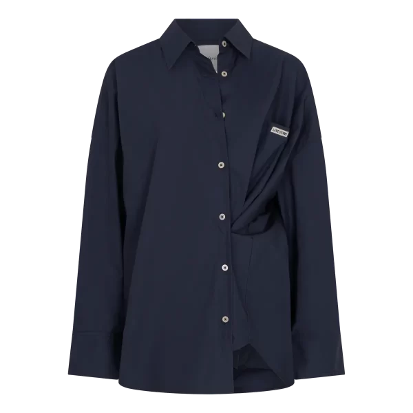 Love Stories Hailey Blouse in Dark Blue, effen donkerblauwe dames blouse met een relaxte en stijlvolle uitstraling.
