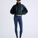 Love Stories John Sporty Leggings met aansluitende pasvorm, elastische taille en stirrup detail onder de voet.