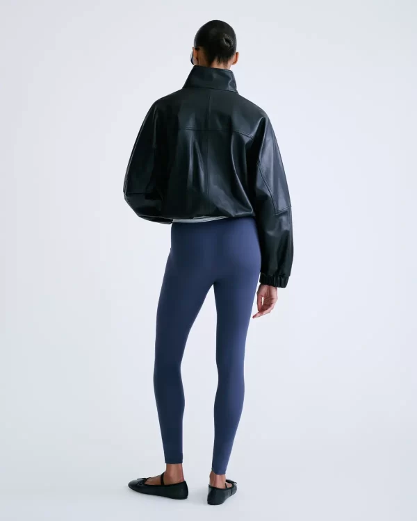 Love Stories John Sporty Leggings met aansluitende pasvorm, elastische taille en stirrup detail onder de voet.