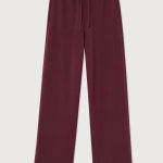 American Vintage Atubay wide-leg broek in Lie de Vin, bordeaux dames sweatpants met elastische taille en relaxte pasvorm.